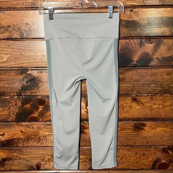 Women's Gap Fit Eclipse Gray Striped X Small Leggings Activewear - Picture 2 of 10